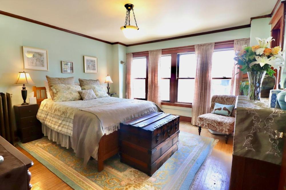 Queen Room interior